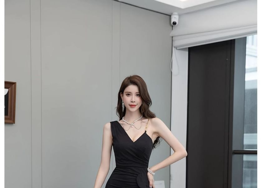 Sleeveless V-Neck Plain Asymmetrical Ruffle Trim Slit Sheath Evening Dress