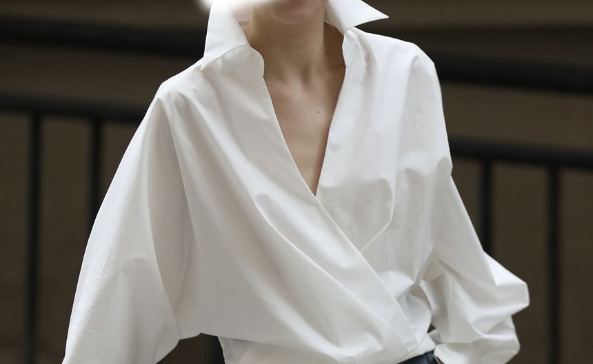 Plain V-Neck Puff-Sleeved Blouse