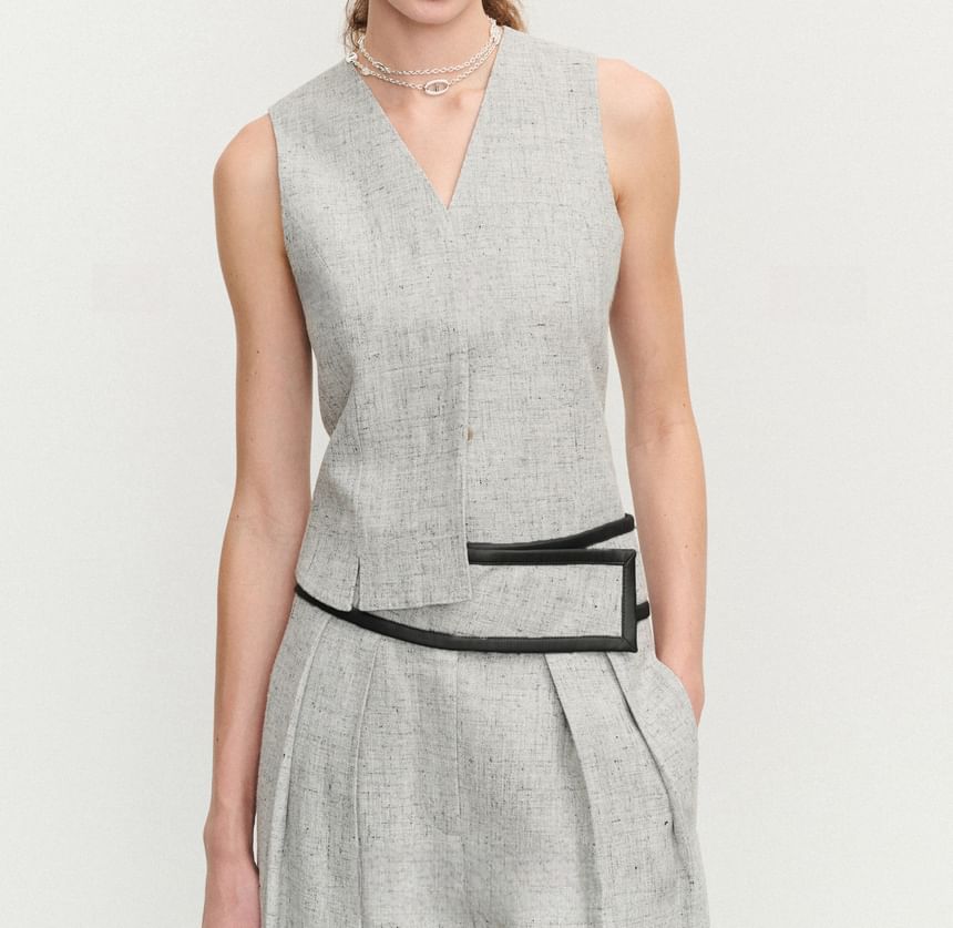 V-Neck Sleeveless Top / Straight Dress Pants / Skirt