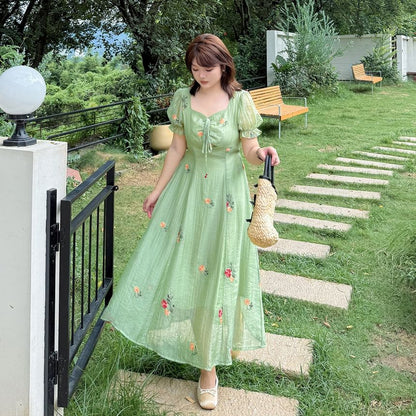 Plus Size Short Sleeve Sweetheart Neck Floral Embroidered Midi A-Line Dress