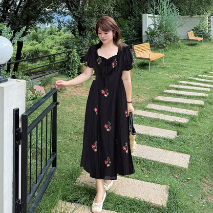 Plus Size Short Sleeve Sweetheart Neck Floral Embroidered Midi A-Line Dress
