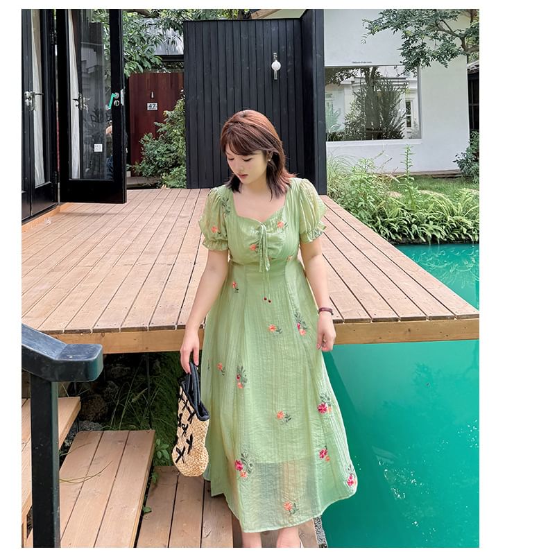 Plus Size Short Sleeve Sweetheart Neck Floral Embroidered Midi A-Line Dress
