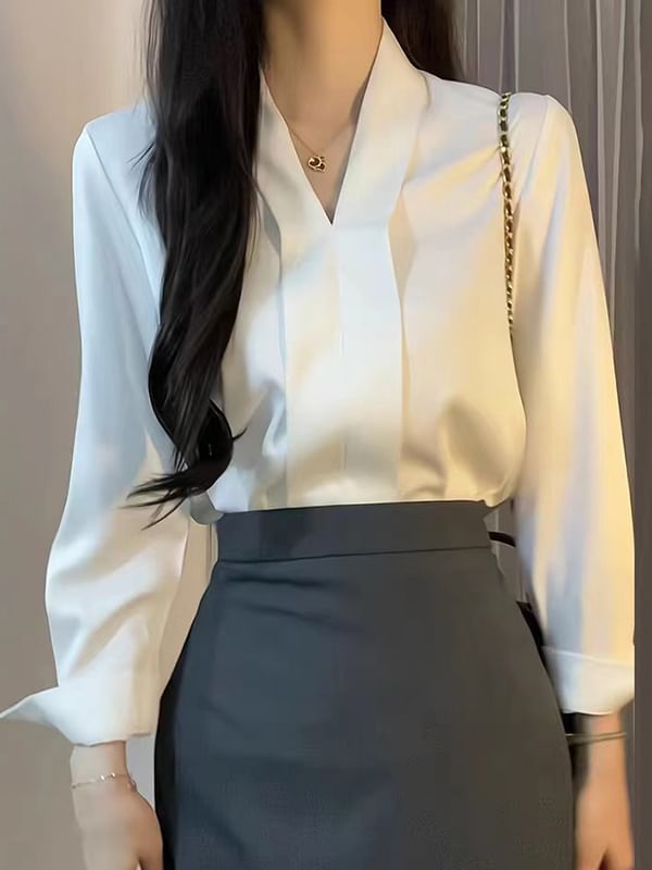 Plain V-Neck Long-Sleeved Blouse