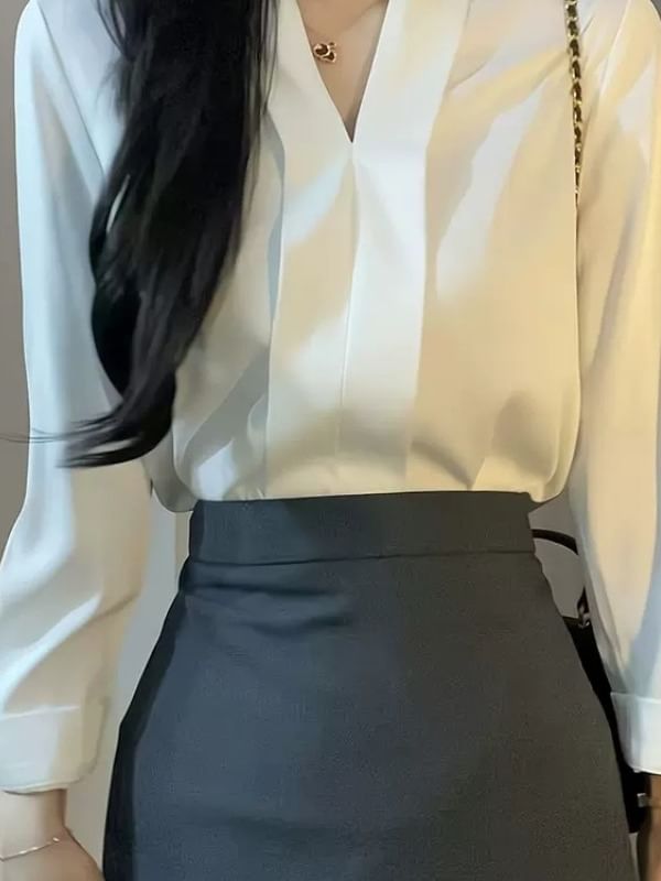 Plain V-Neck Long-Sleeved Blouse