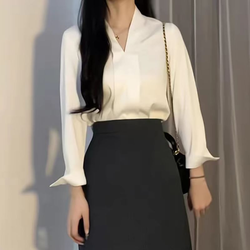 Plain V-Neck Long-Sleeved Blouse