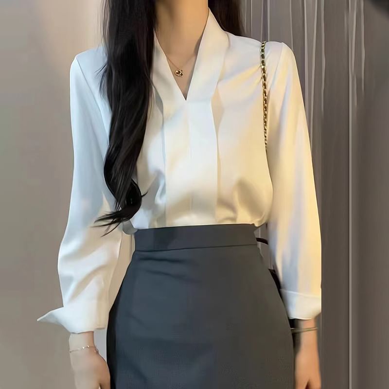 Plain V-Neck Long-Sleeved Blouse