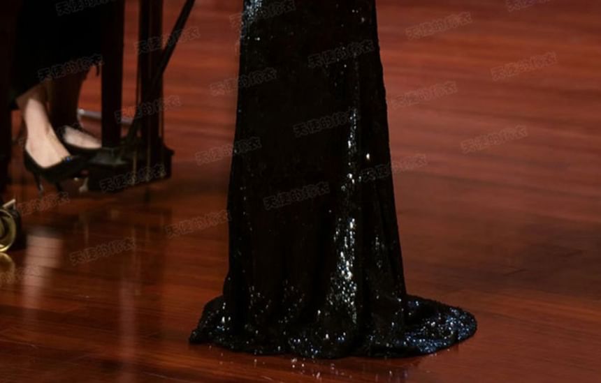 Sleeveless V-Neck Rhinestone Glitter A-Line Evening Gown