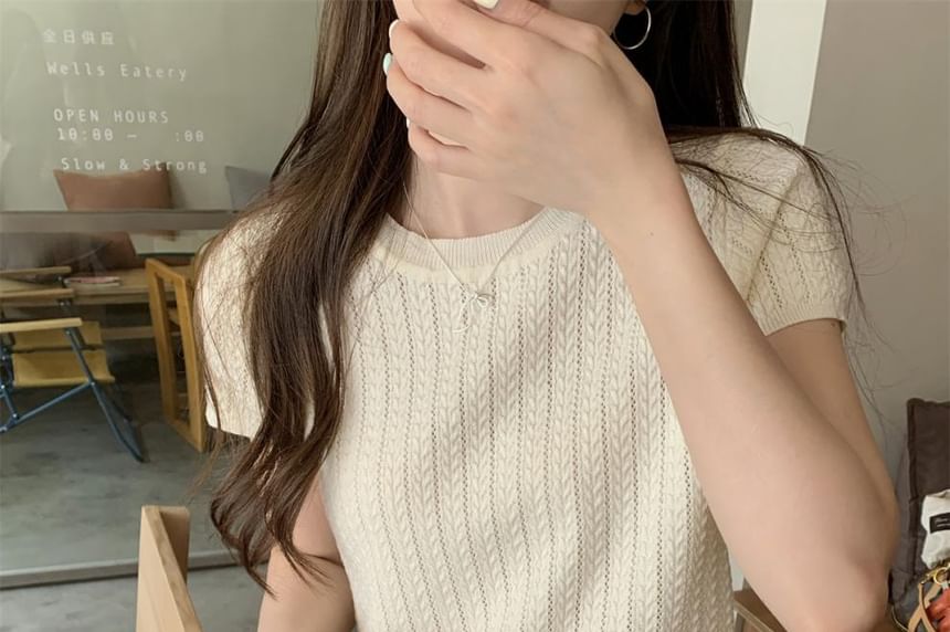 Plain Cable Knit Top with Short Sleeves and Round Crew Neckline