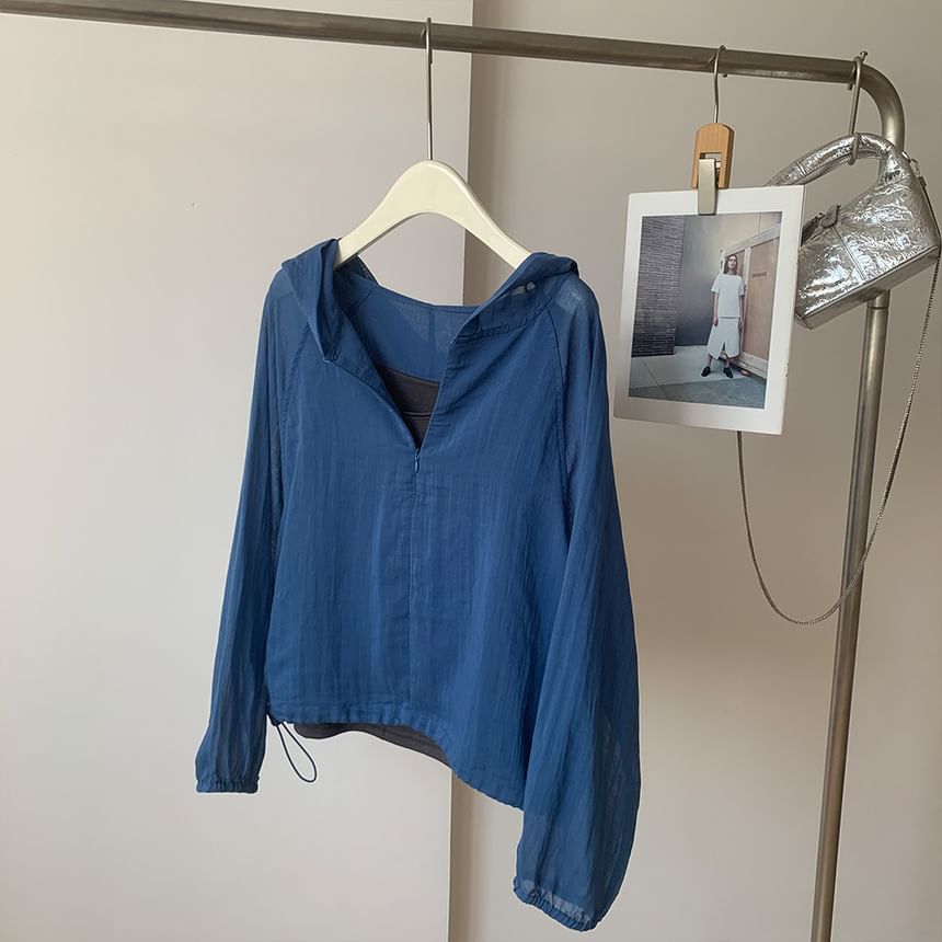 Scoop Neck Plain Camisole Top with Spaghetti Straps and Sleek Minimalist Style