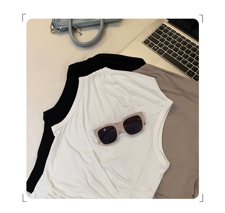 Sleeveless Plain Neck Top Mock