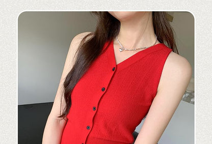 Sleeveless V-Neck Button-Up Top Plain