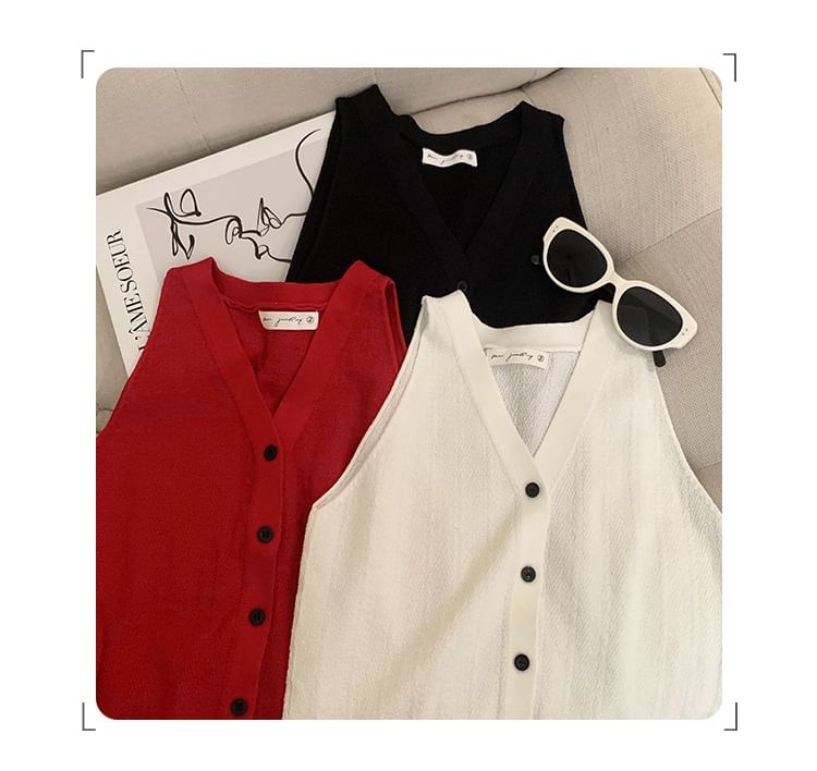 Sleeveless V-Neck Button-Up Top Plain