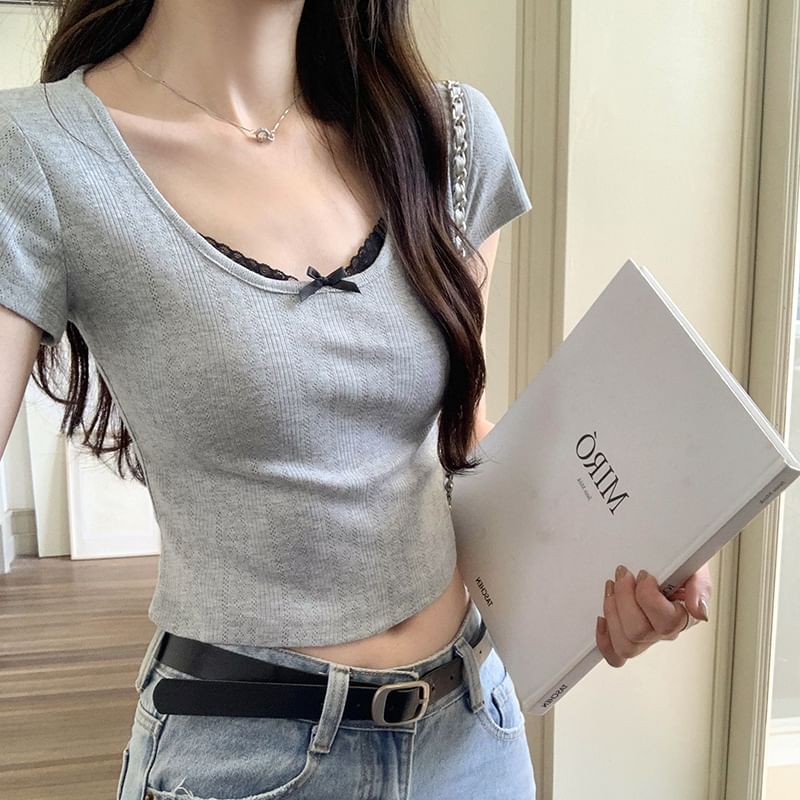 Top Scoop Neck Short Sleeve Crop Lace Trim