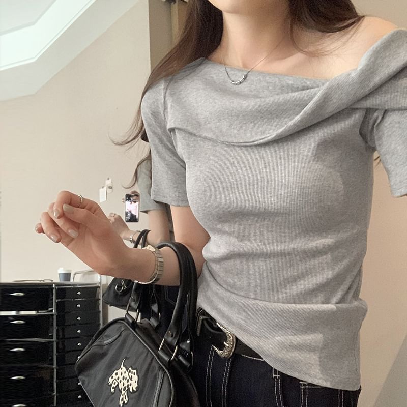 Plain Top Sleeve Shoulder Short Off