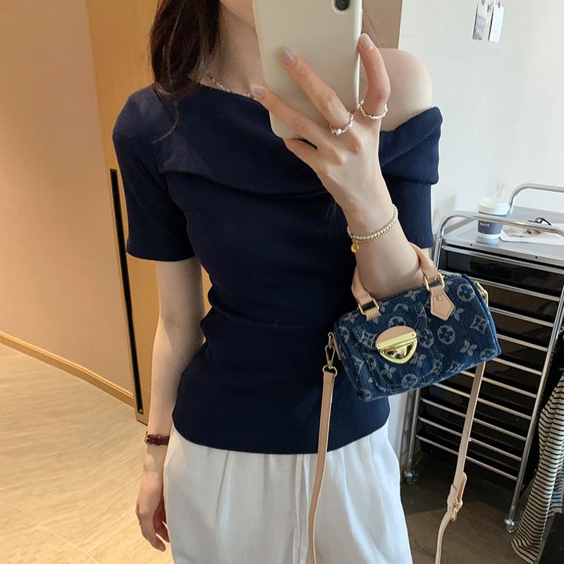 Plain Top Sleeve Shoulder Short Off