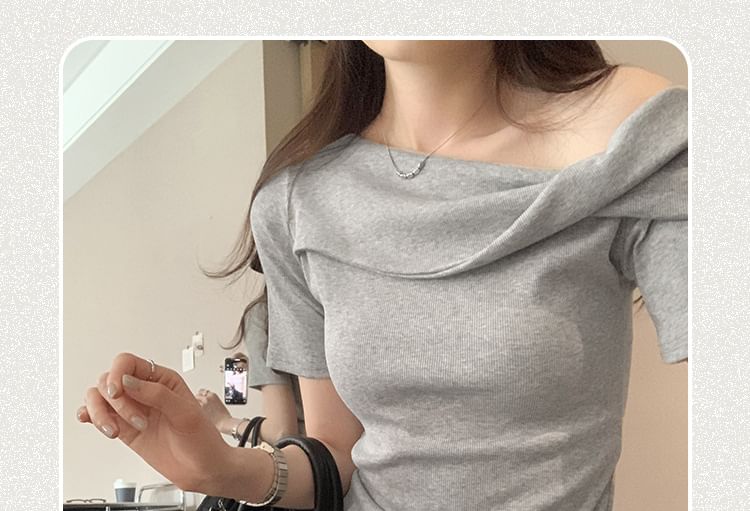 Plain Top Sleeve Shoulder Short Off