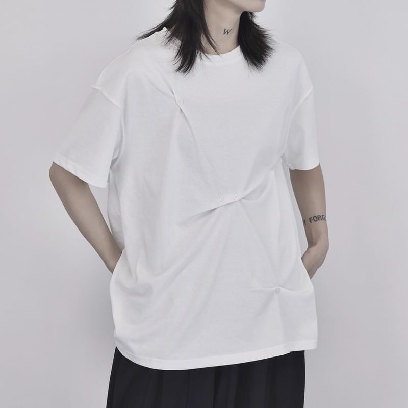 Twisted Plain Tee with Short Sleeves and Classic Crewneck Design