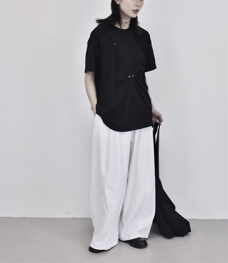 Twisted Plain Tee with Short Sleeves and Classic Crewneck Design