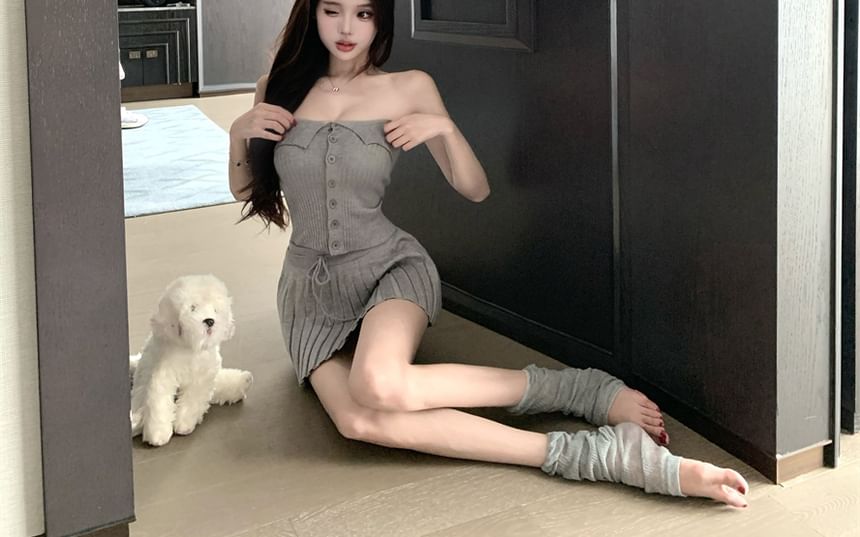 Strapless Button-Up Knit Tube Top with Plain Finish, High-Rise Mini Pleated Skirt Set