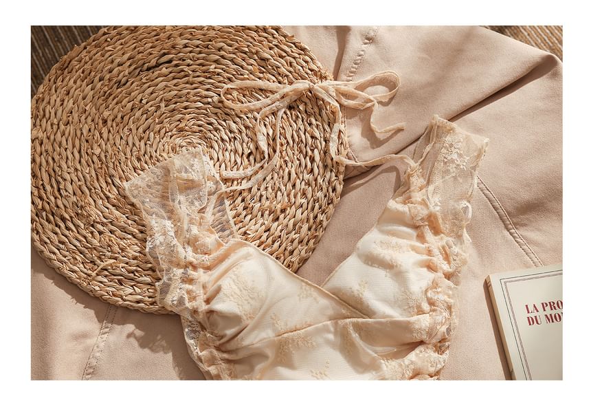 Sleeveless Jacquard Halter Ruffle Lace Crop Top