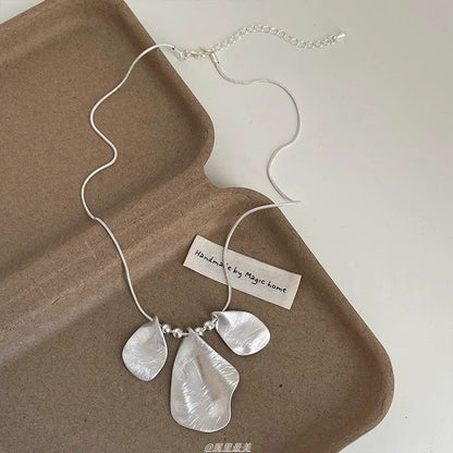 Alloy Brushed Petal Pendant Necklace