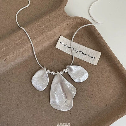 Alloy Brushed Petal Pendant Necklace