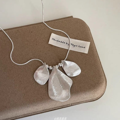 Alloy Brushed Petal Pendant Necklace