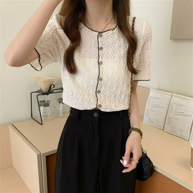 Puff-Sleeve Contrast Button-Up Lace Blouse