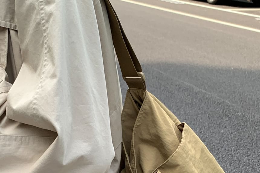 Plain Zip Shoulder Bag