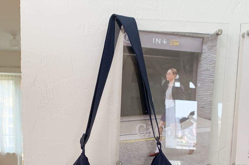 Plain Zip Shoulder Bag