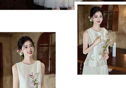 Sleeveless Round Neck Flower Accent Mesh Panel Maxi A-Line Wedding Dress