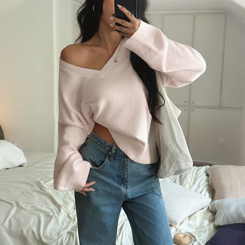 Plain Loose Fit V-Neck Extended Sleeve Knit Tee