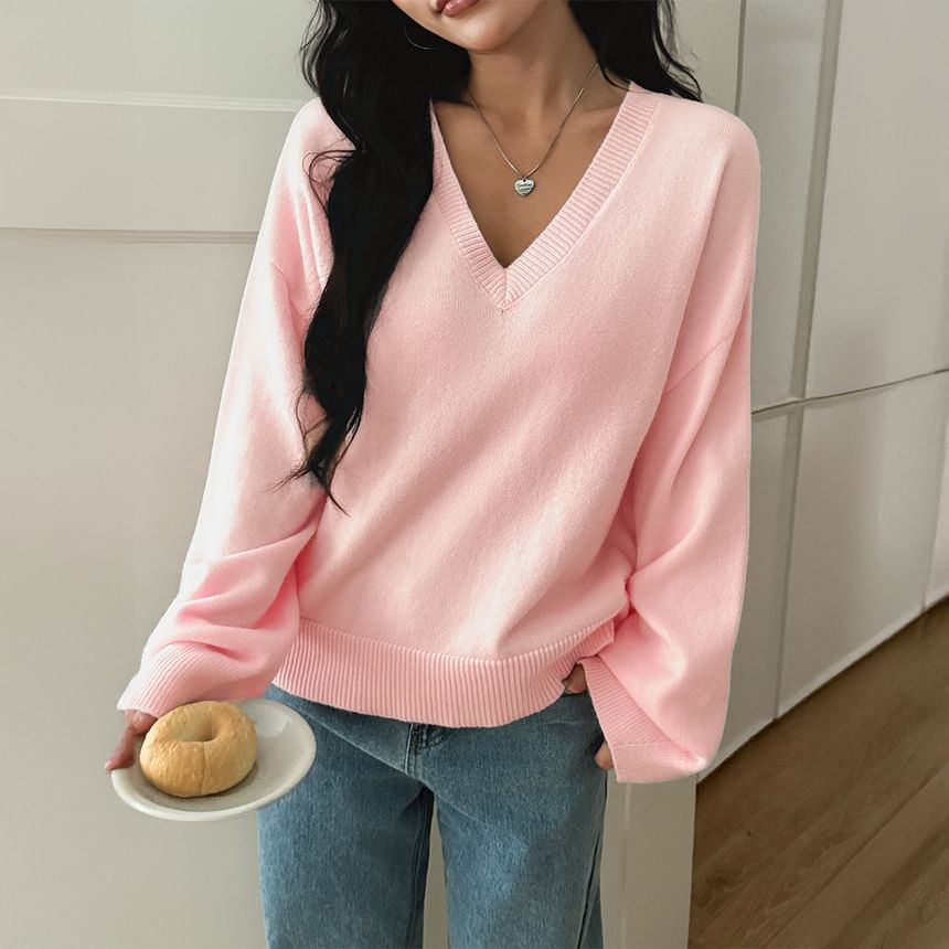 Plain Loose Fit V-Neck Extended Sleeve Knit Tee