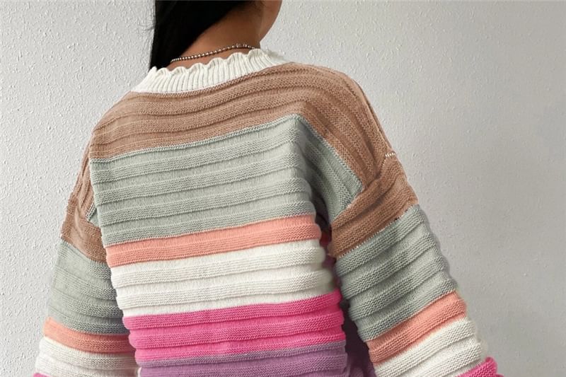 Scallop Trim V-Neck Button-Up Crop Cardigan