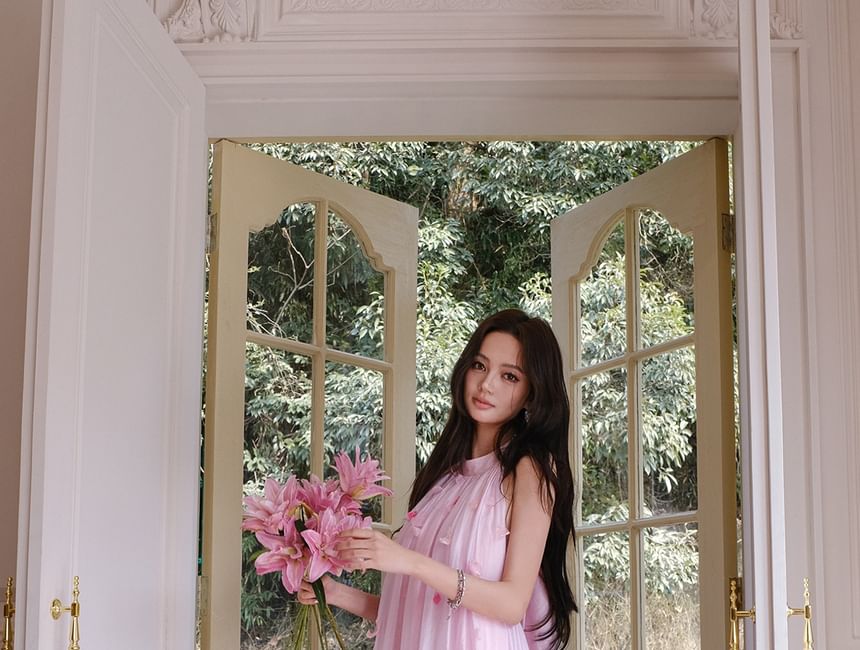 A-Line Evening Mesh Sleeveless Gown Floral Accent