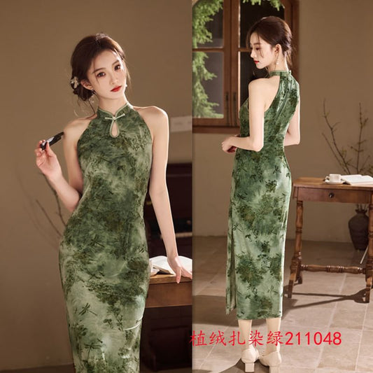 Sleeveless Keyhole Floral Qipao