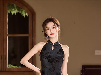 Sleeveless Keyhole Floral Qipao