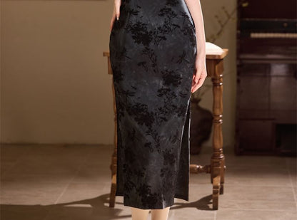 Sleeveless Keyhole Floral Qipao