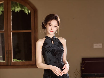Sleeveless Keyhole Floral Qipao