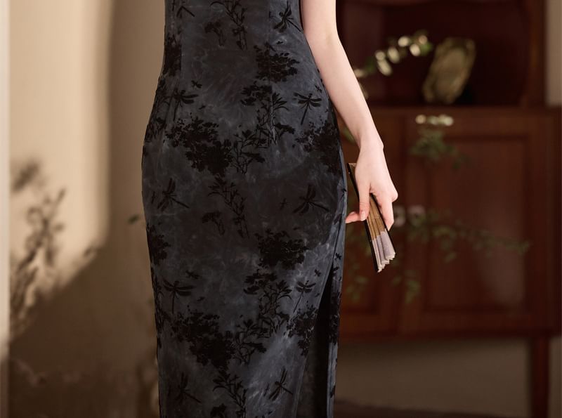 Sleeveless Keyhole Floral Qipao