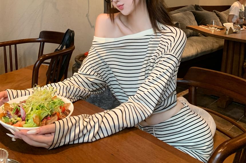 Striped One-Shoulder Long-Sleeve Tee & Drawstring Hot Pants Duo