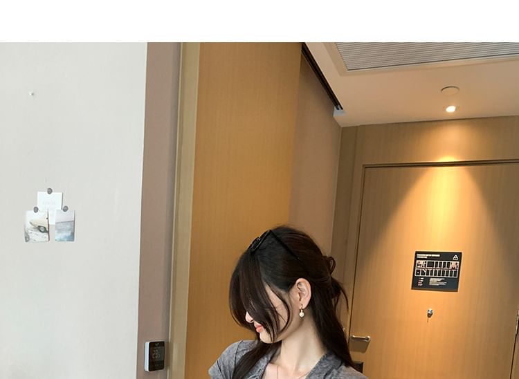 U Neckline Short Sleeve Solid Cropped Tee