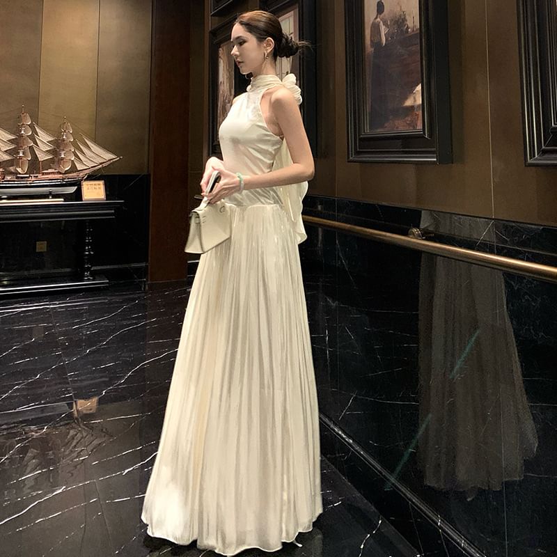 Gown Evening Plain Halter Tie-Neck Sleeveless A-Line