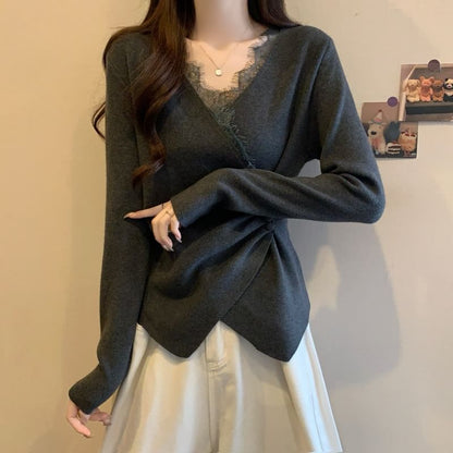 Lace-Trimmed Knit Top with V-Neck and Long Sleeves