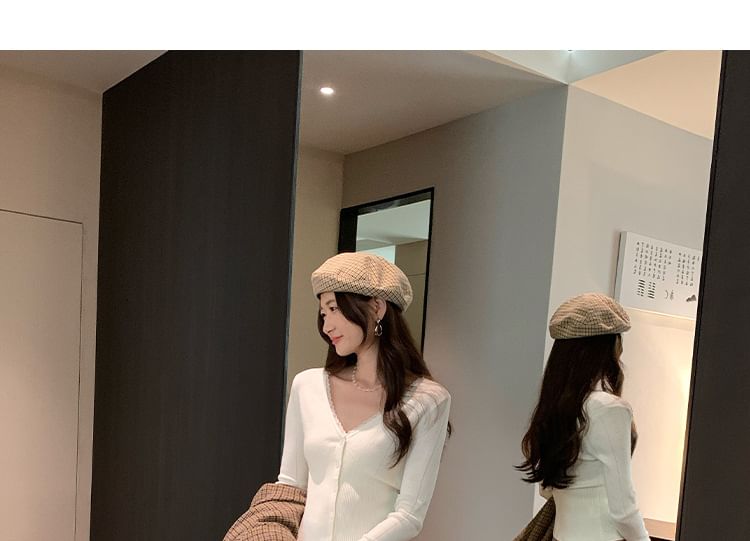 Buttoned V Neck Long Sleeve Solid Knit Blouse