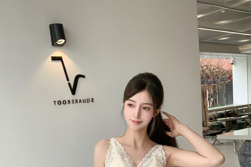 V-Neck Lace Padded Slim-Fit Solid Cami Top