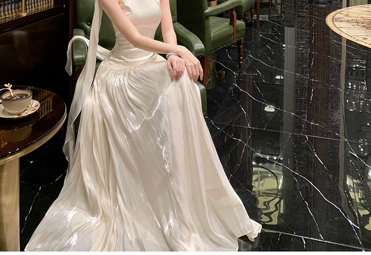 Halter Neck Plain Open Back A-Line Evening Gown