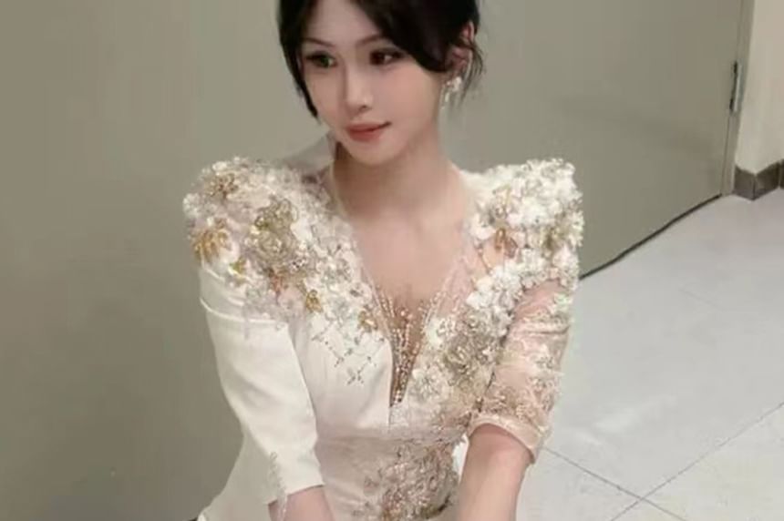3/4-Sleeve V-Neck Floral Bead A-Line Wedding Gown