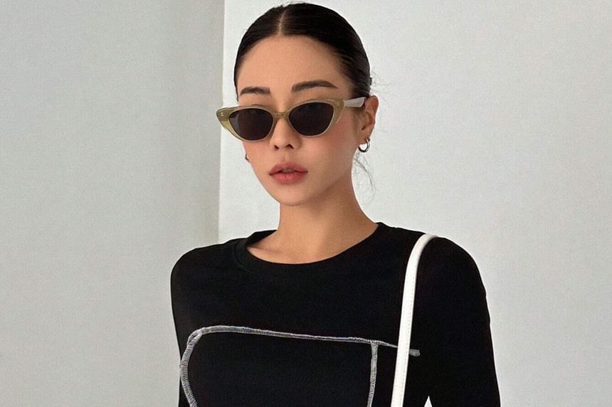 Slim-Fit Crewneck Top with Contrast Stitching