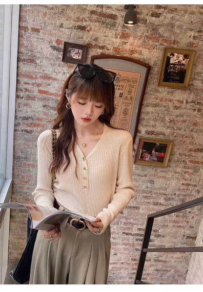 Ribbed Knit Toggle V-Neck Extended Sleeve Sweater